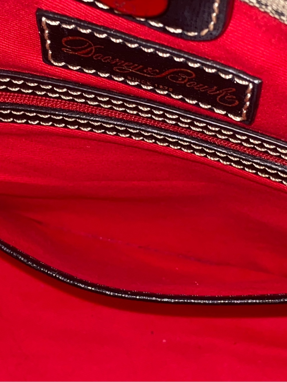 NWOT Dooney & Bourke Signature Monogram Tote Beige/Black Jacquard w/ Red Lining - Picture 14 of 16